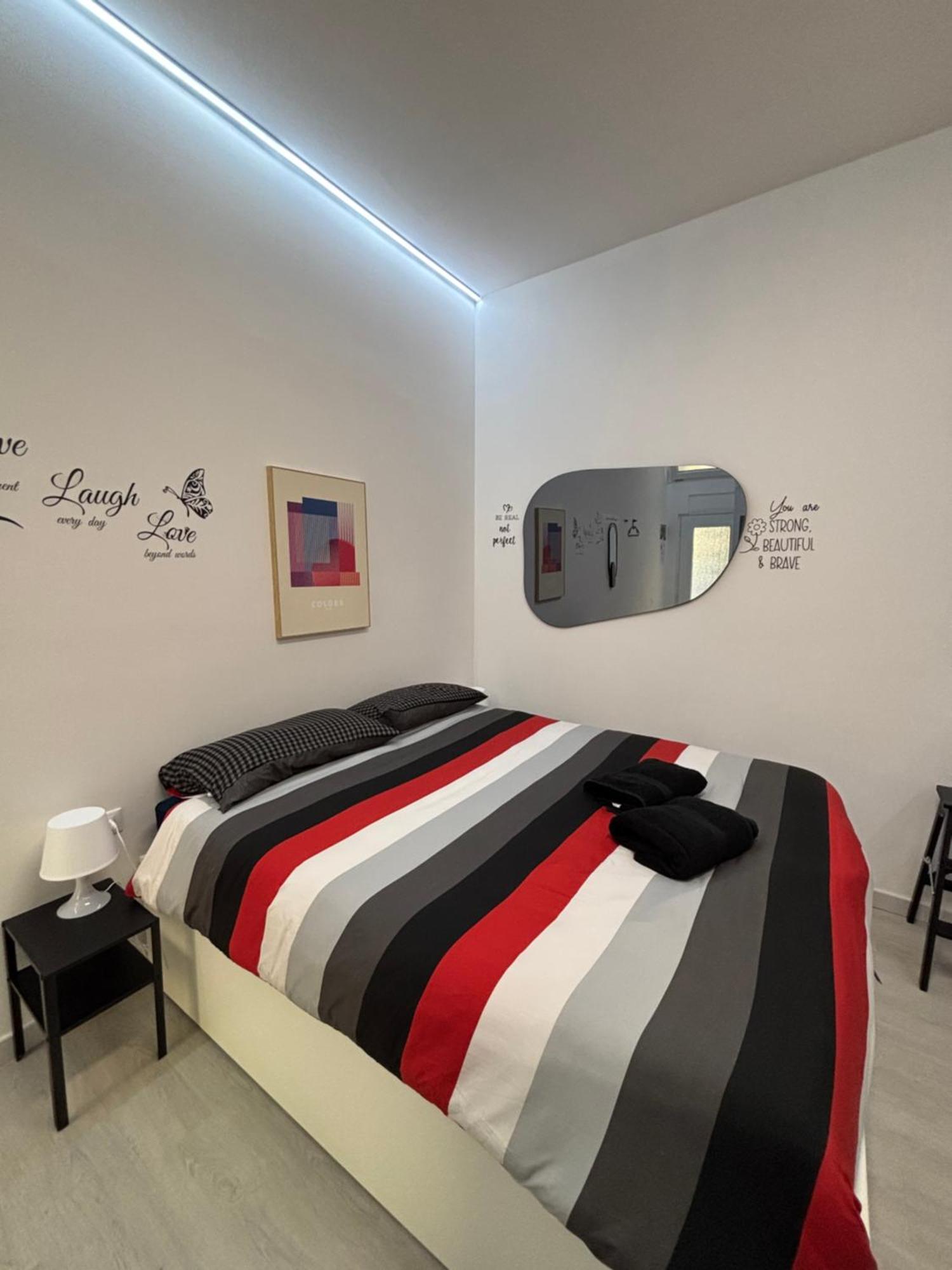 La Vecchia Milano-Les Nubles Vannucci - Il Ballatoio E Il Cortile Exterior foto