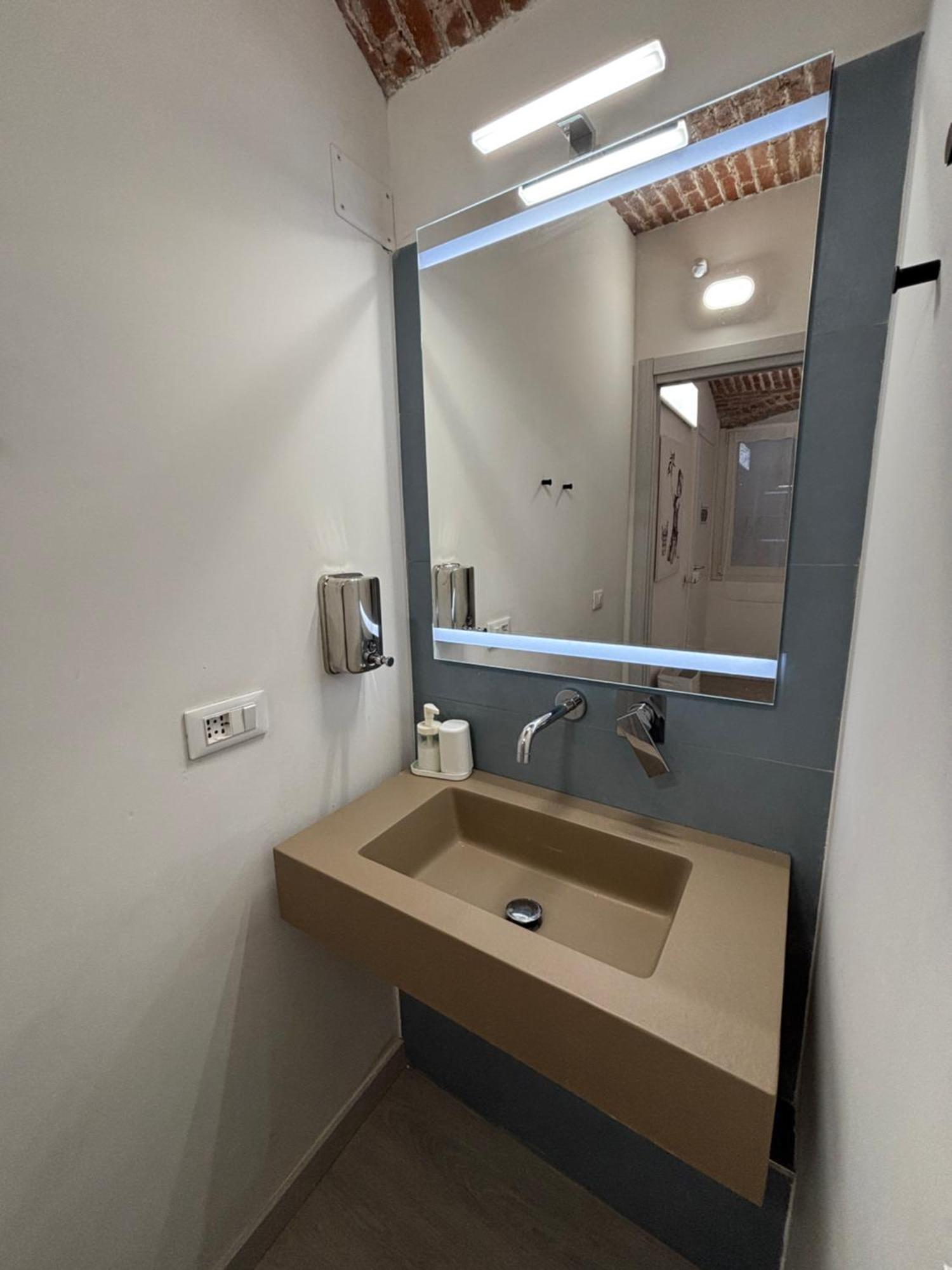 La Vecchia Milano-Les Nubles Vannucci - Il Ballatoio E Il Cortile Exterior foto